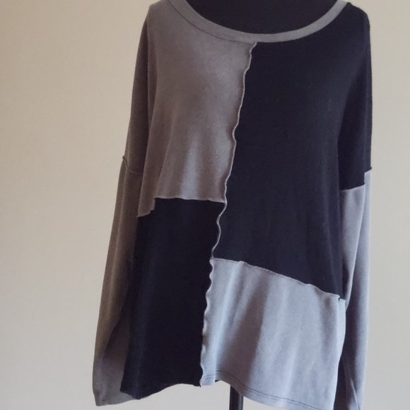 Stylish Women's Color Block Top - Picture 1 of 5